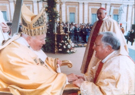 Papst Johannes Paul II und Bischof Athanasius Seiwert-Fleige